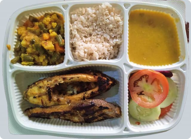 Fish Fry, Mix Veg, Brown Rice with Dal, Raw Salad